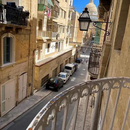Сasa de vacaciones Traditional Townhouse In The Hearth Of