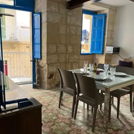 Casa vacanze Traditional Townhouse In The Hearth Of *
